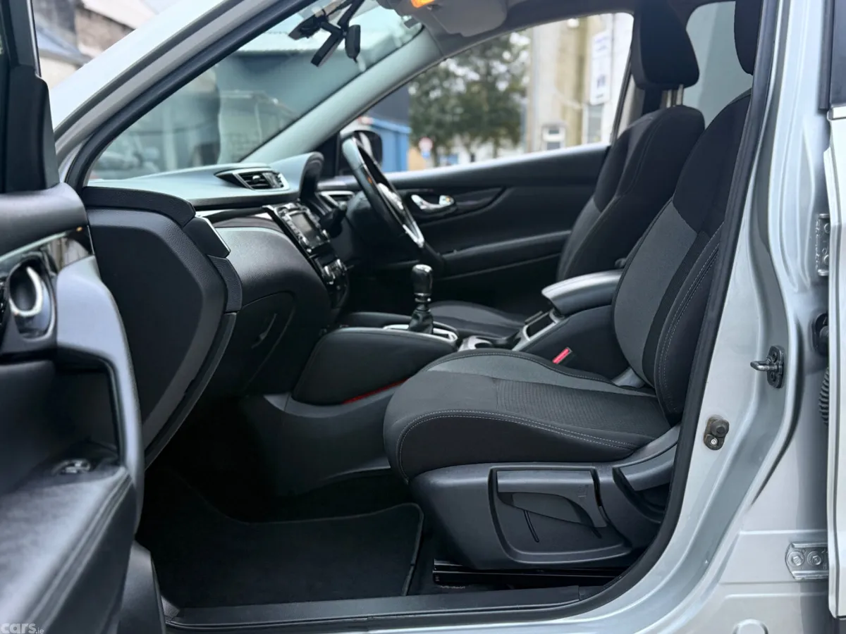 Nissan Qashqai MPV, Diesel, 2019, Grey