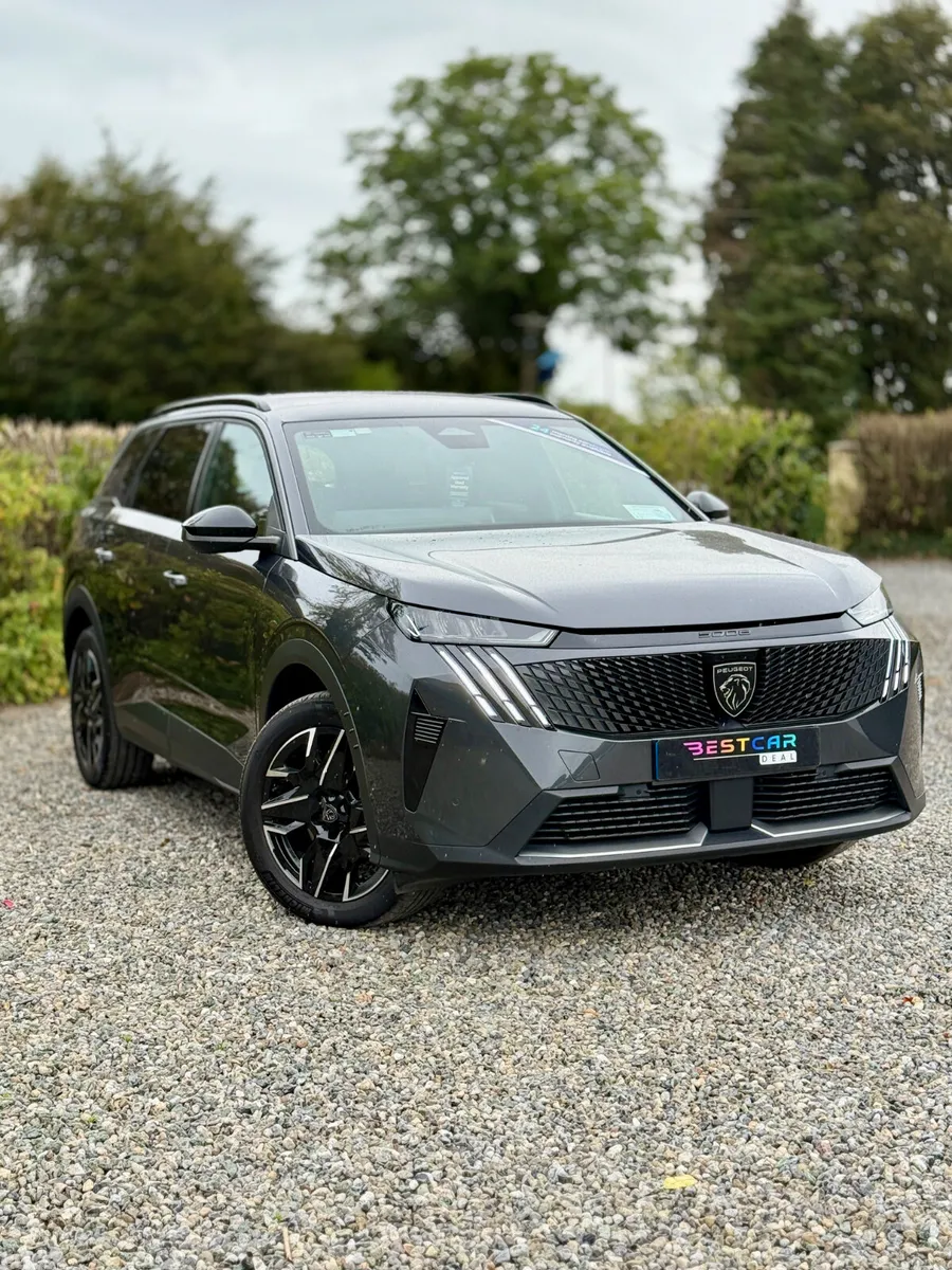 Peugeot 5008 MPV, Petrol, 2025, Grey