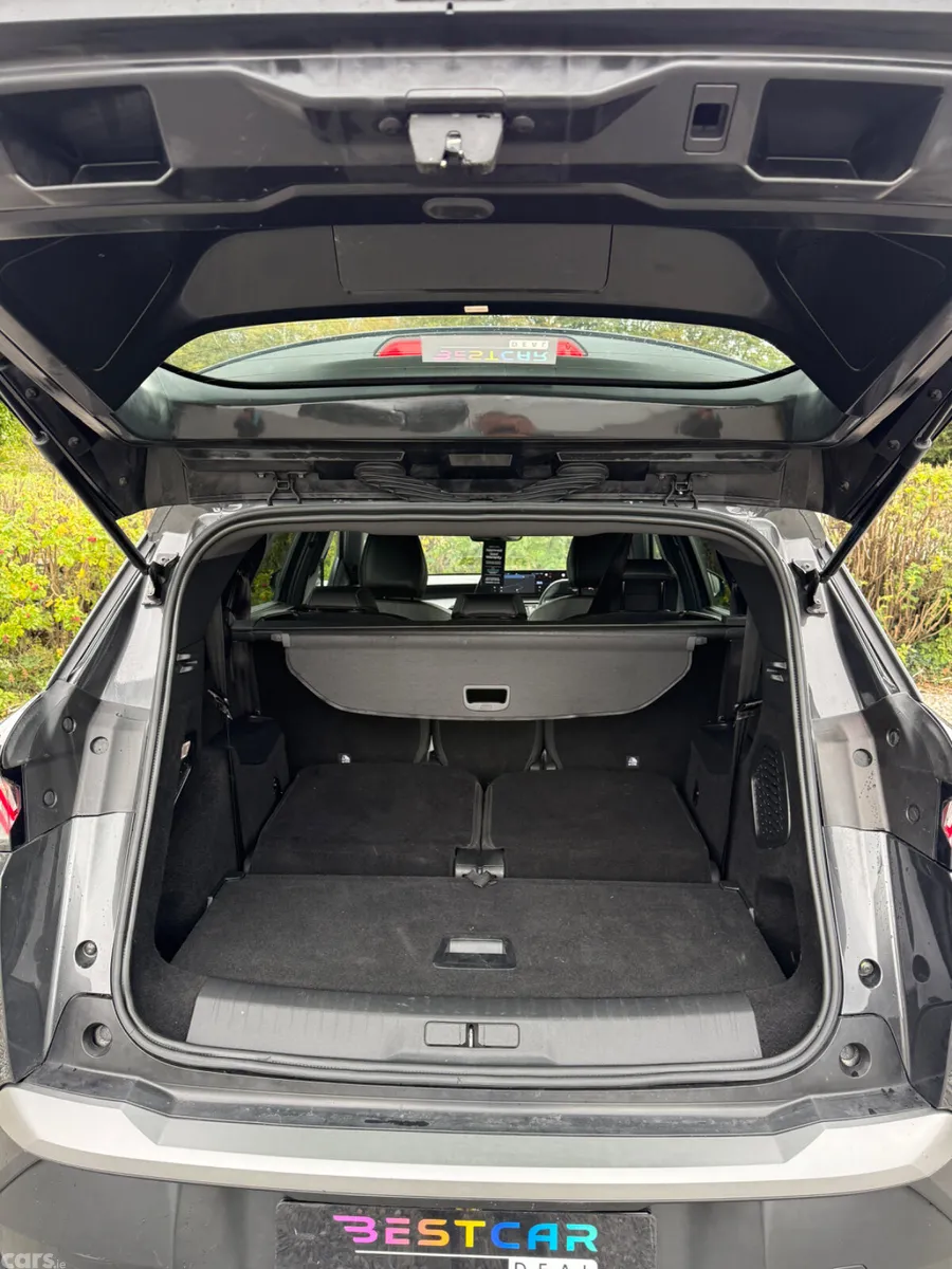 Peugeot 5008 MPV, Petrol, 2025, Grey
