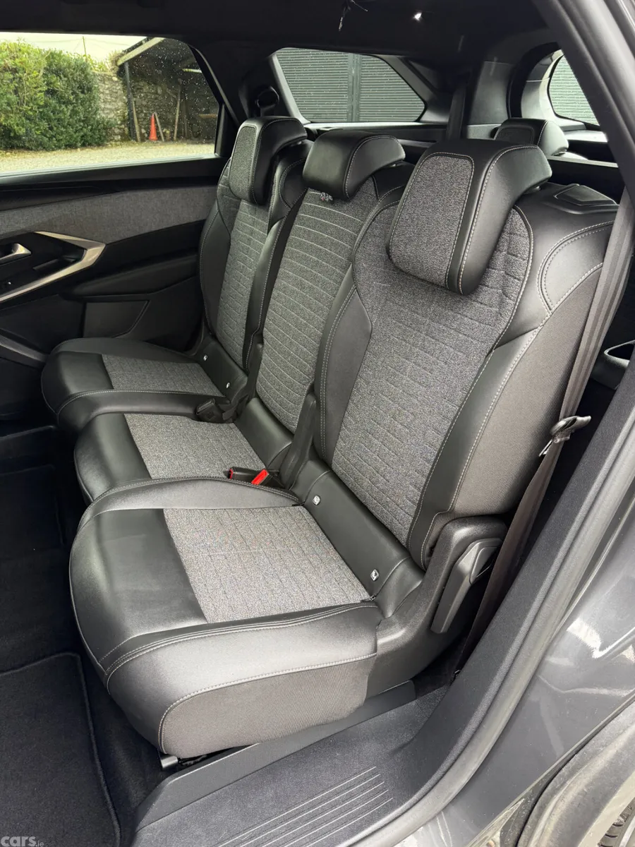 Peugeot 5008 MPV, Petrol, 2025, Grey