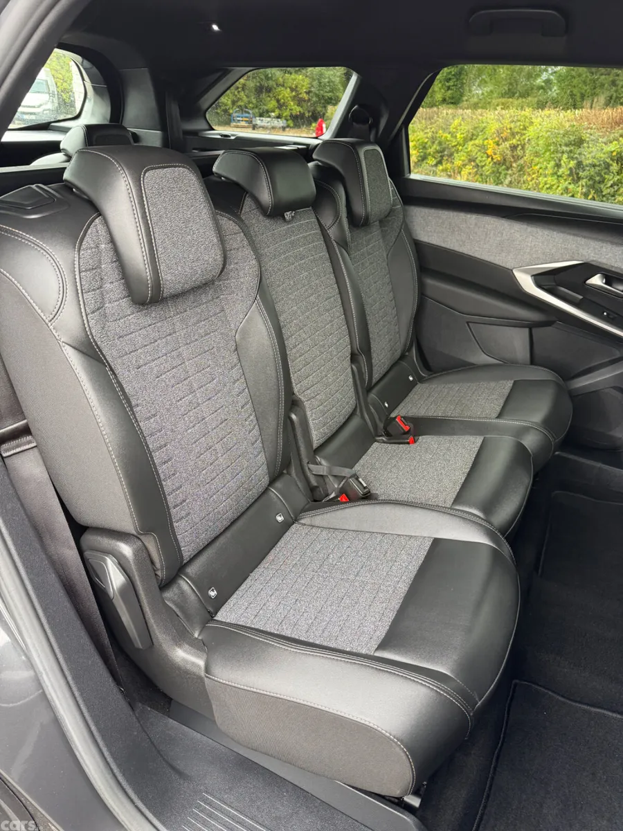 Peugeot 5008 MPV, Petrol, 2025, Grey