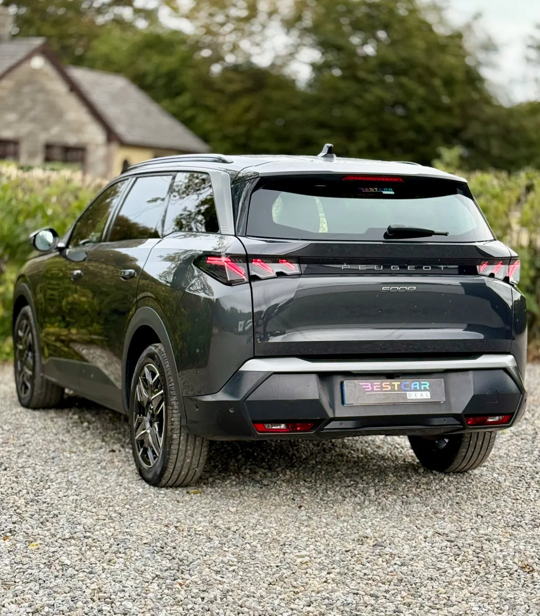Peugeot 5008 MPV, Petrol, 2025, Grey