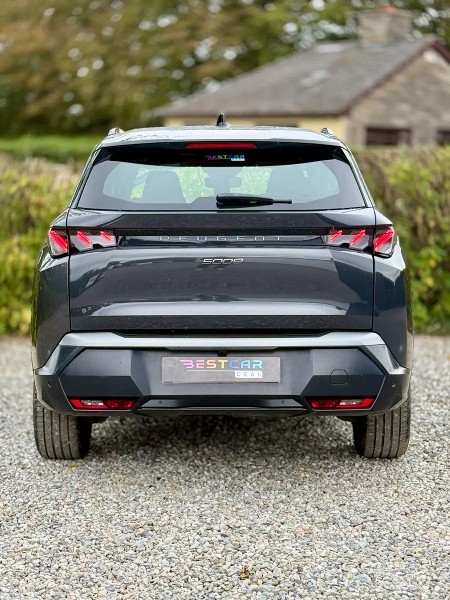 Peugeot 5008 MPV, Petrol, 2025, Grey