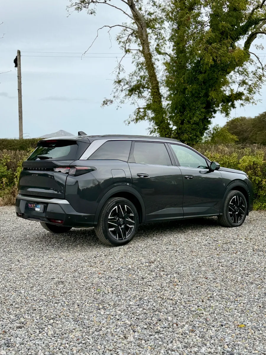 Peugeot 5008 MPV, Petrol, 2025, Grey