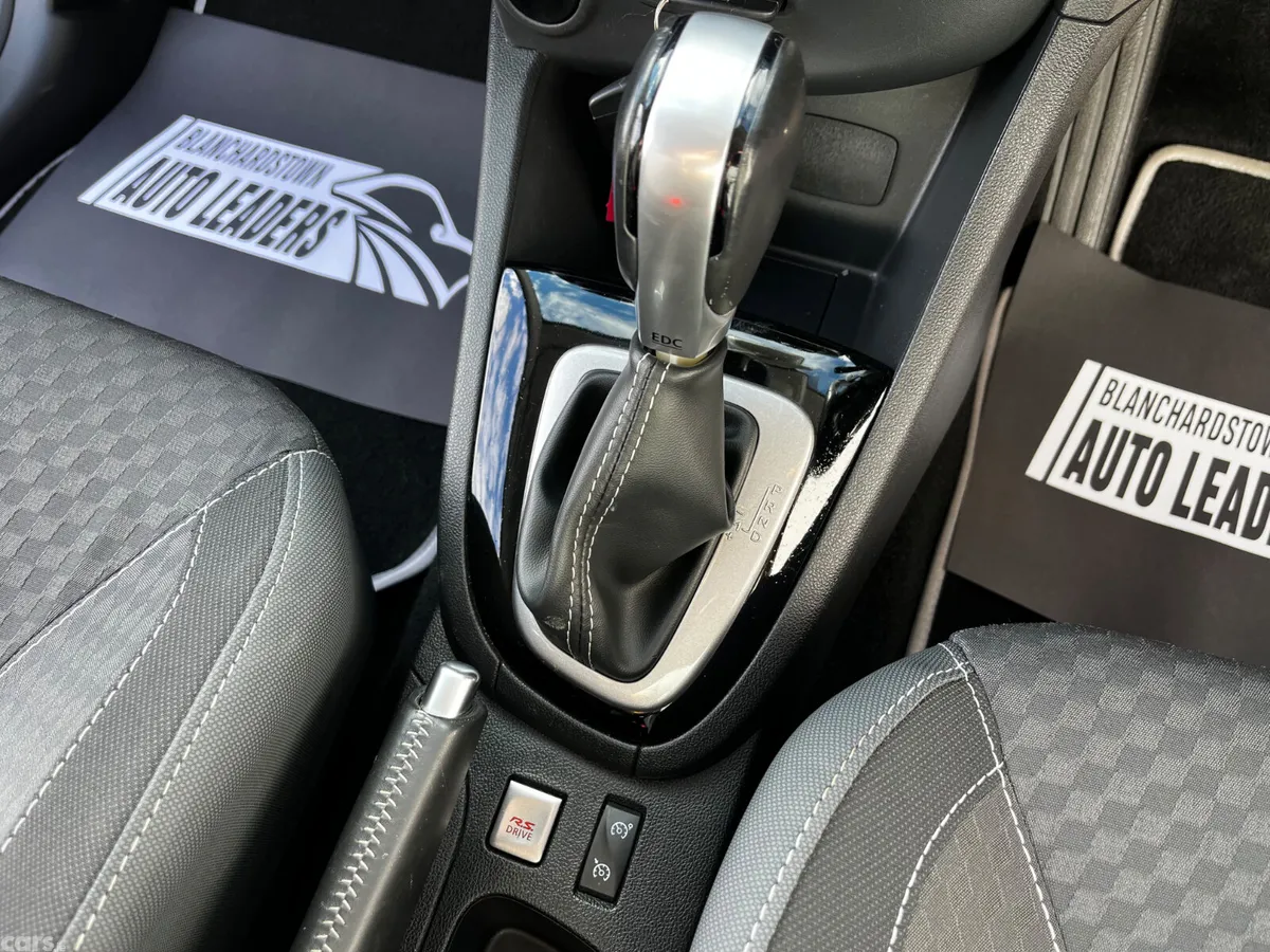 Renault Clio Hatchback, Petrol, 2016, White