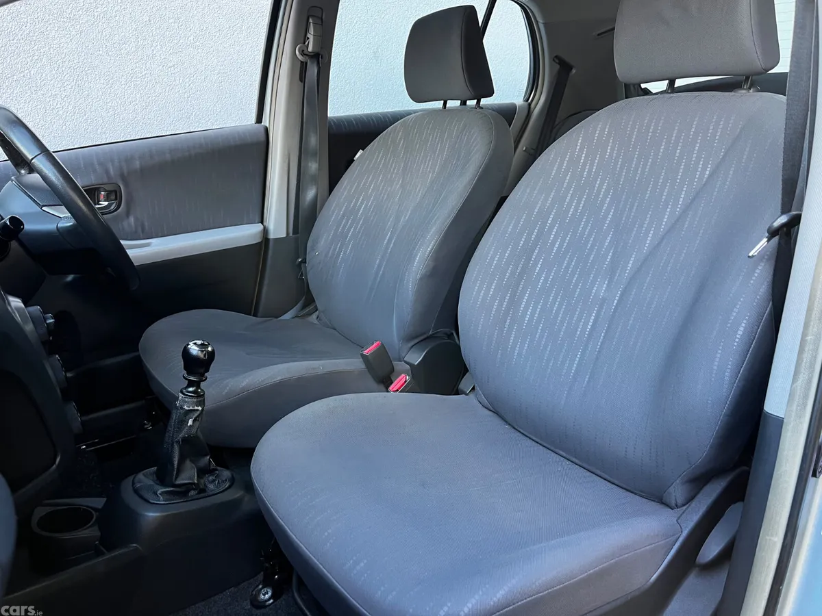 Toyota Yaris Hatchback, Petrol, 2010, Silver