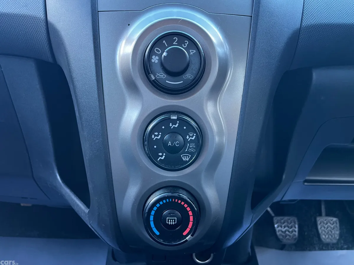 Toyota Yaris Hatchback, Petrol, 2010, Silver