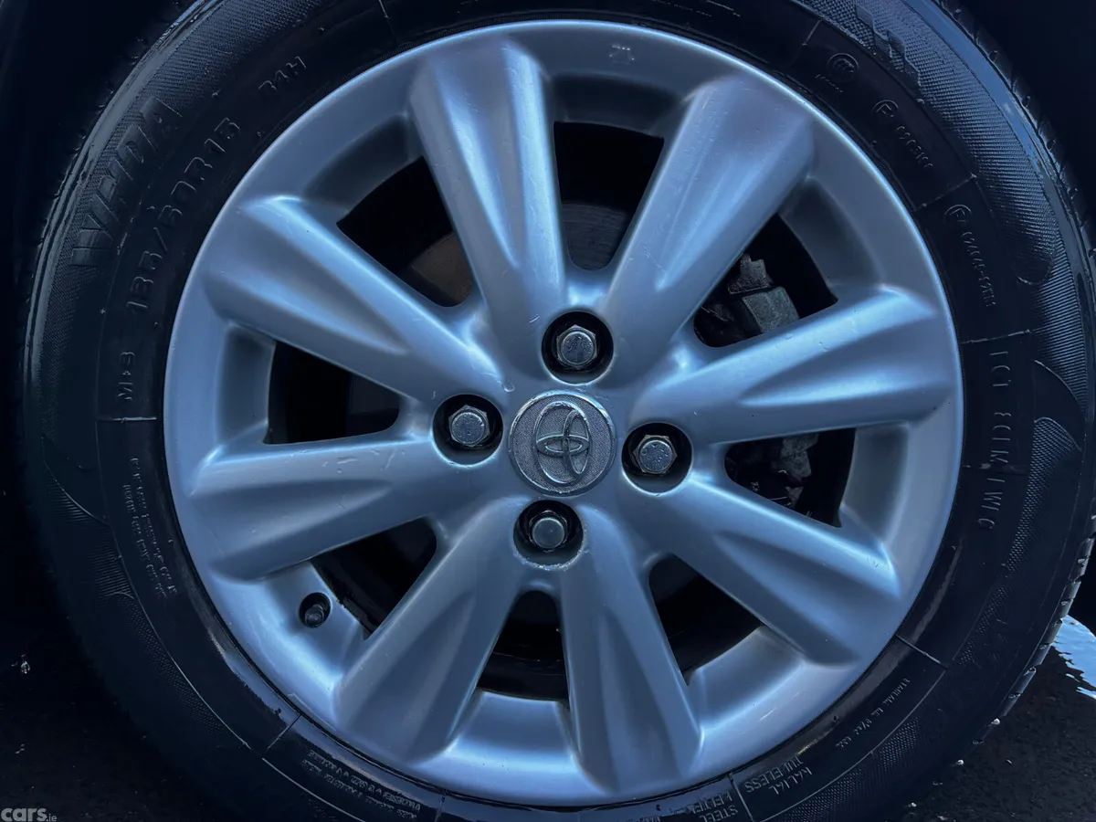 Toyota Yaris Hatchback, Petrol, 2010, Silver