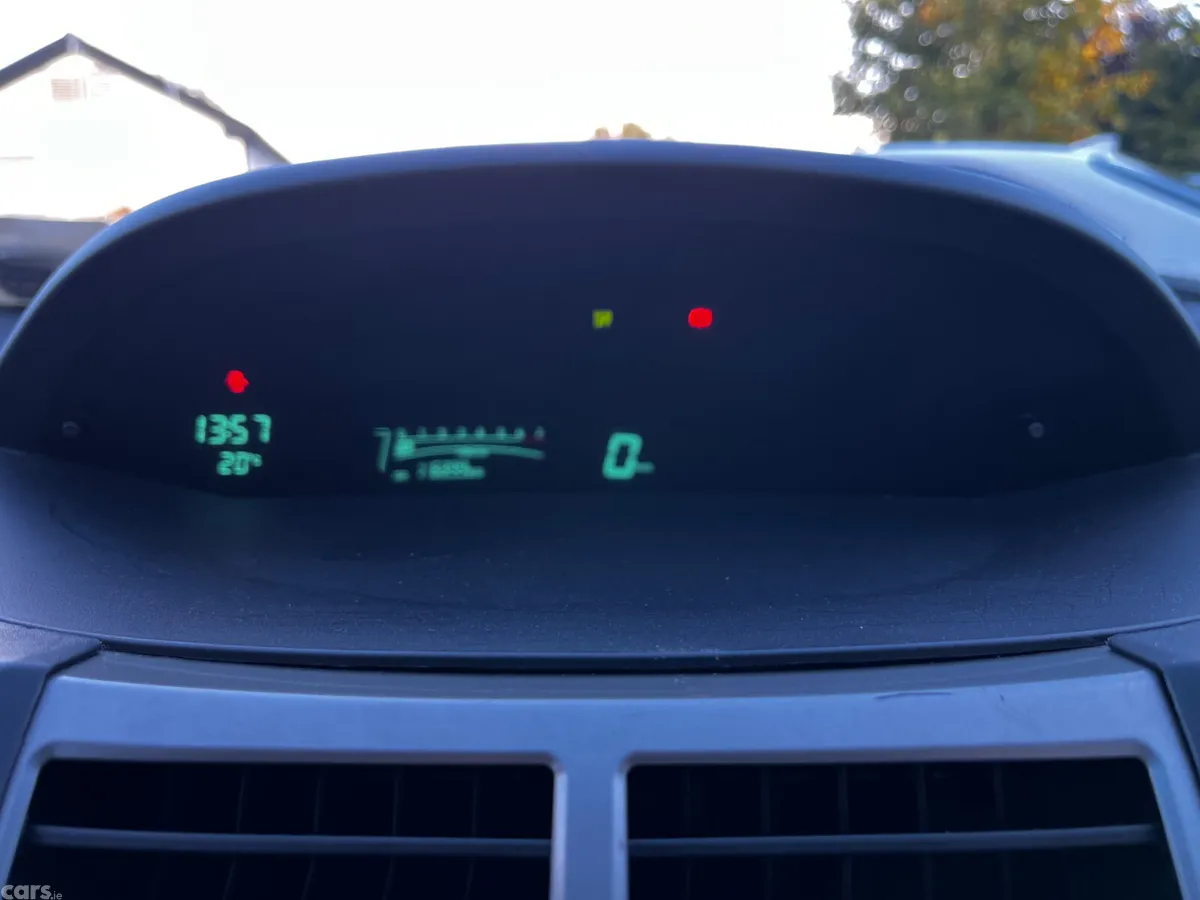 Toyota Yaris Hatchback, Petrol, 2010, Silver