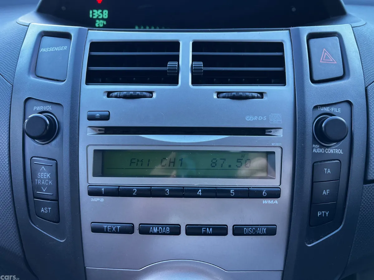 Toyota Yaris Hatchback, Petrol, 2010, Silver