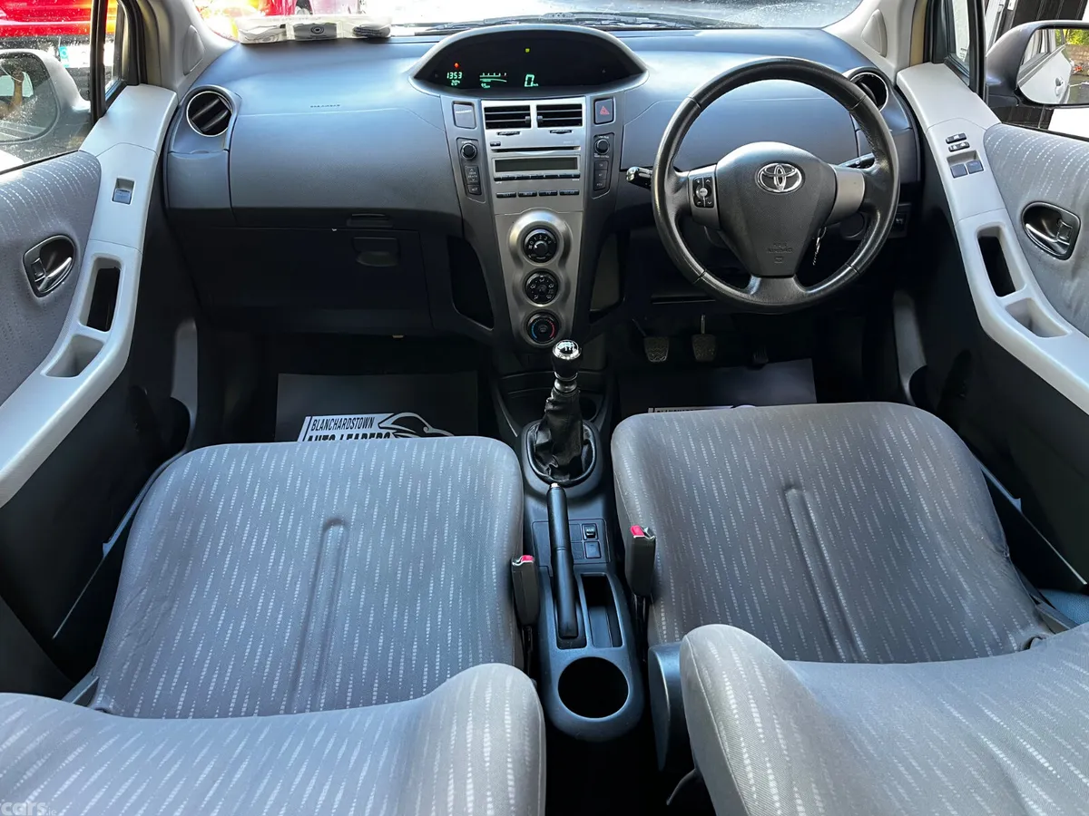 Toyota Yaris Hatchback, Petrol, 2010, Silver