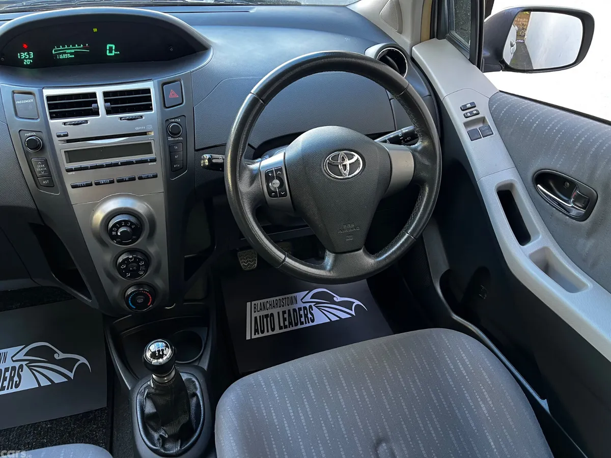 Toyota Yaris Hatchback, Petrol, 2010, Silver
