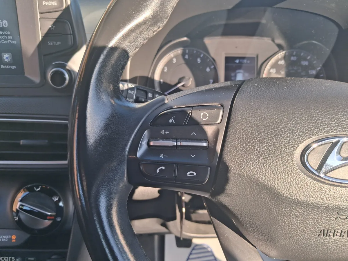 Hyundai KONA Hatchback, Petrol, 2018, Blue