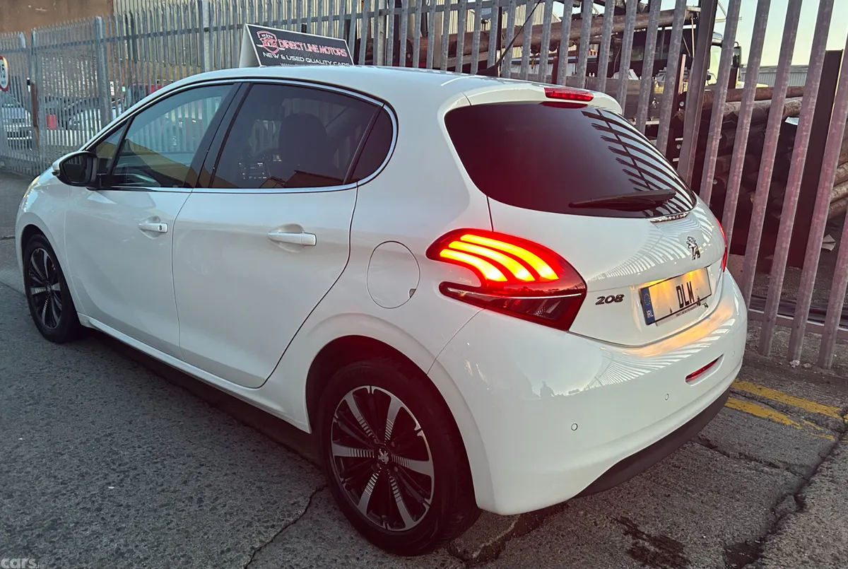 Peugeot 208 Hatchback, Petrol, 2020, White