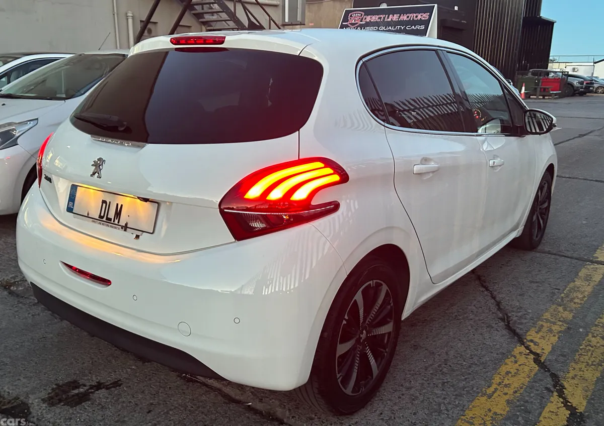 Peugeot 208 Hatchback, Petrol, 2020, White