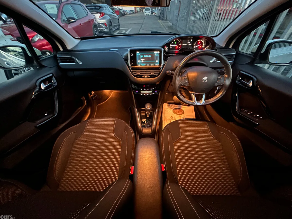 Peugeot 208 Hatchback, Petrol, 2020, White