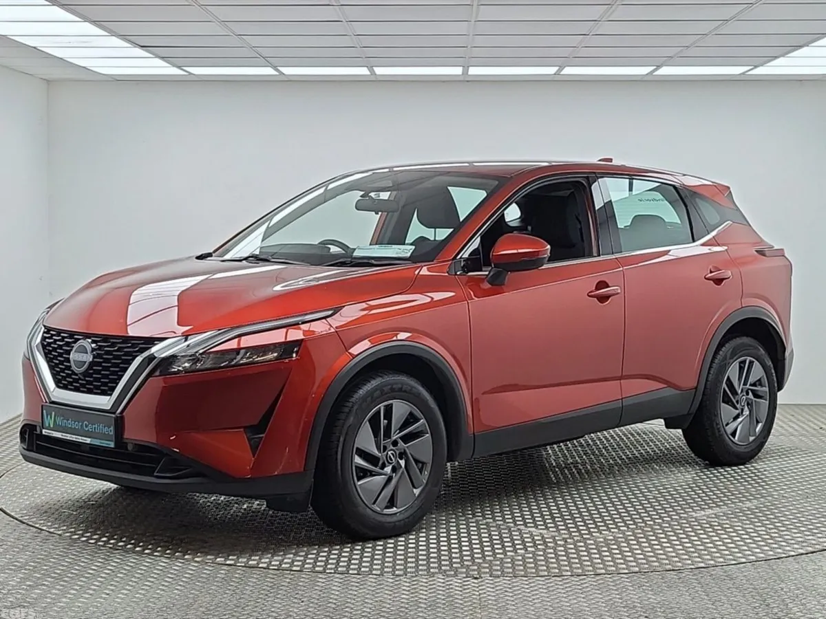 Nissan Qashqai MPV, Petrol, 2023, Red
