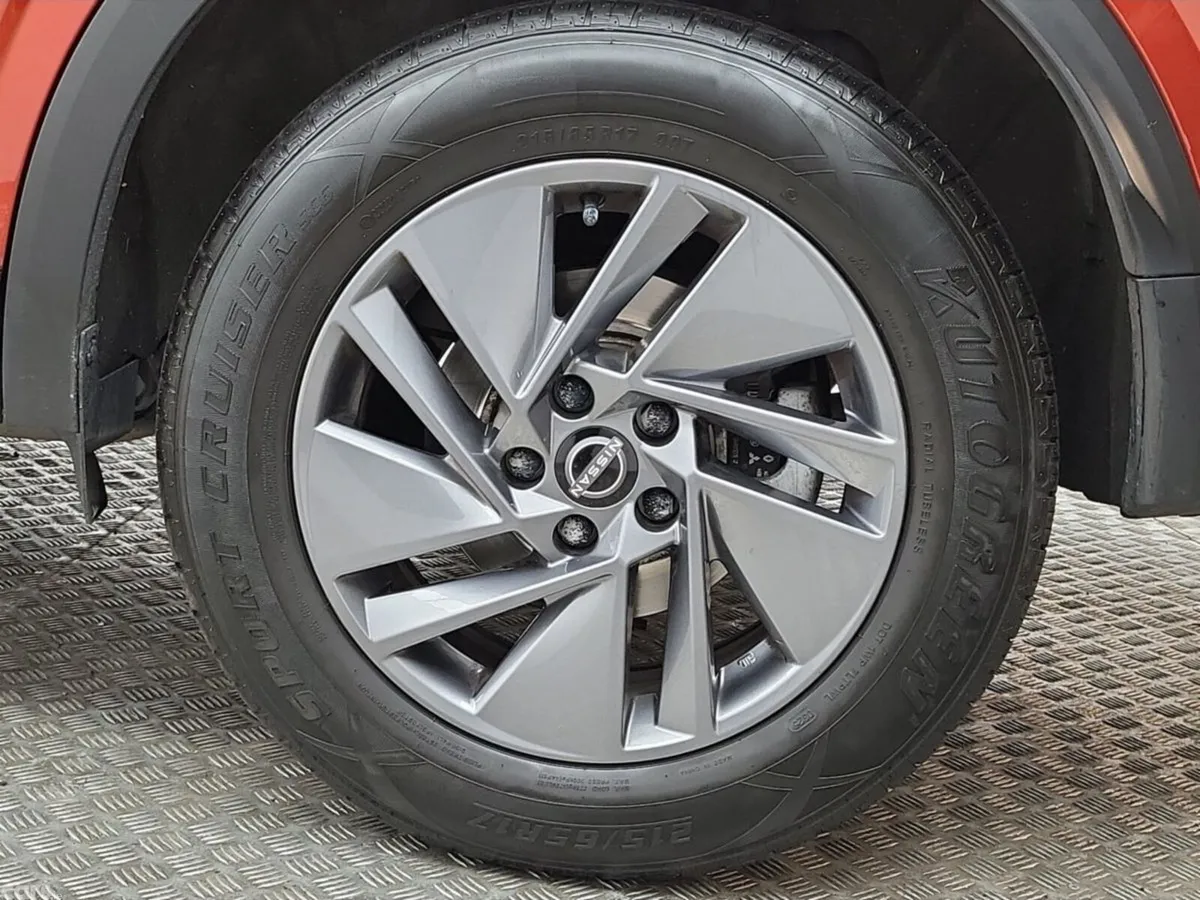 Nissan Qashqai MPV, Petrol, 2023, Red