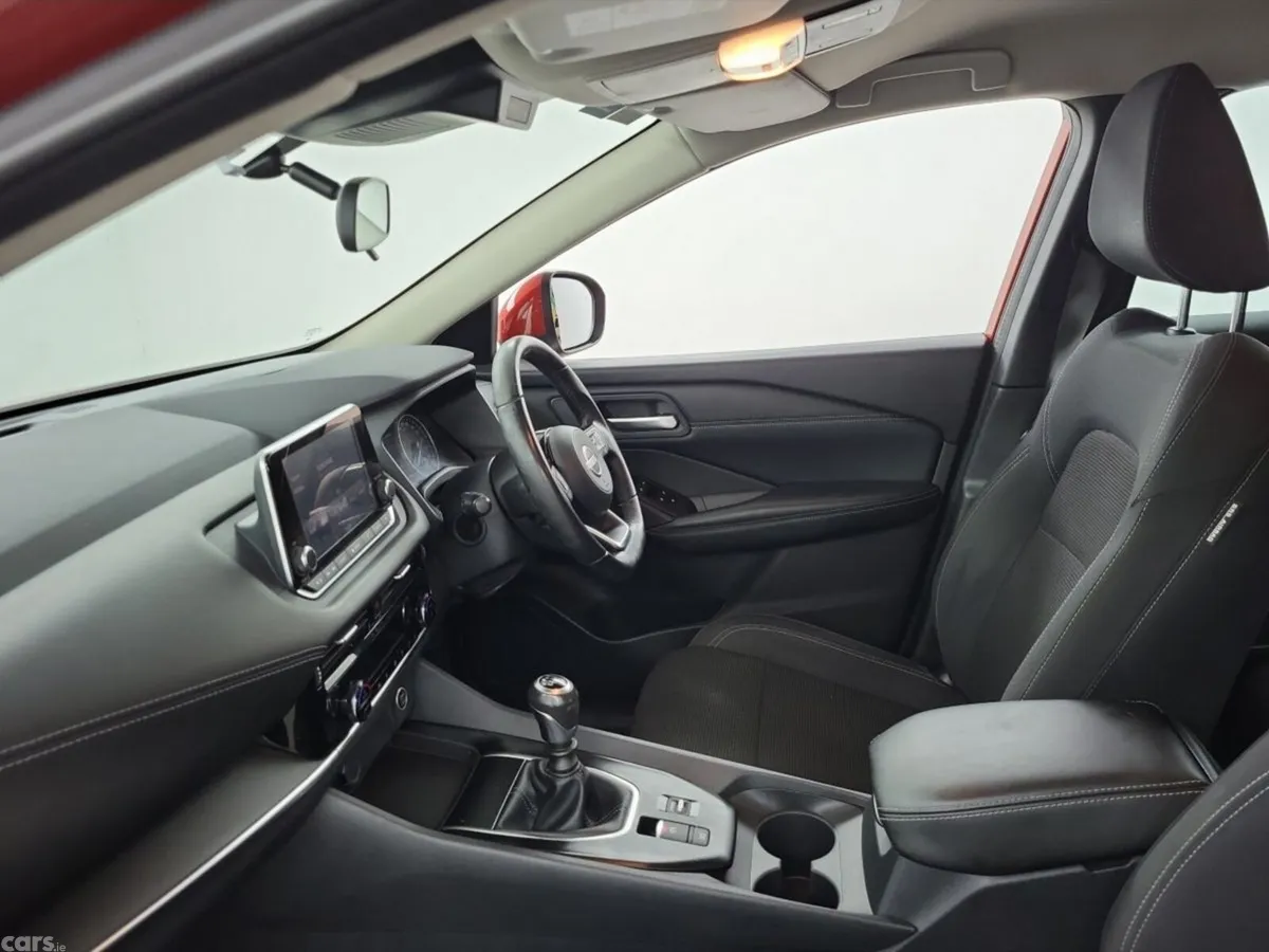 Nissan Qashqai MPV, Petrol, 2023, Red