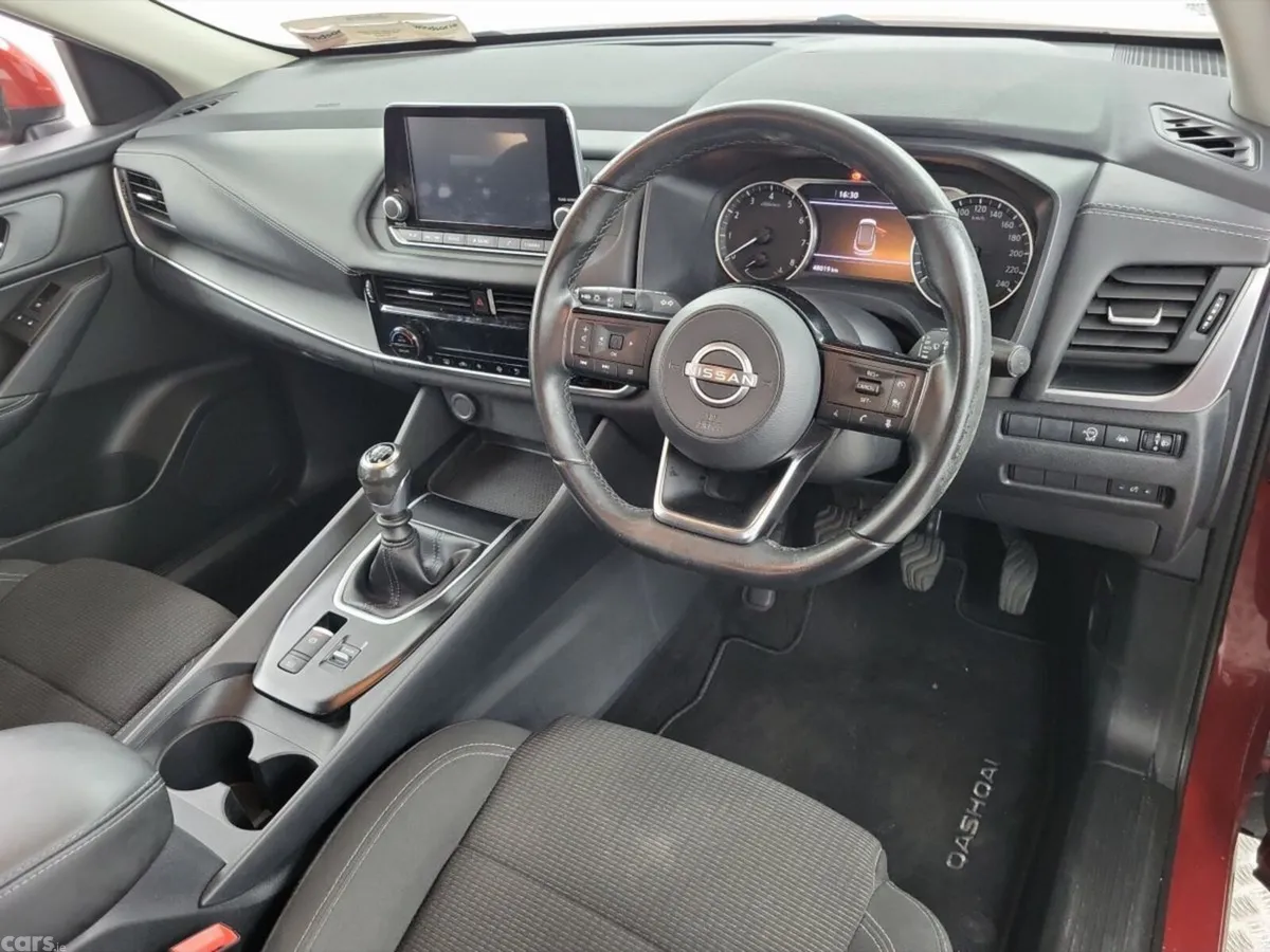 Nissan Qashqai MPV, Petrol, 2023, Red