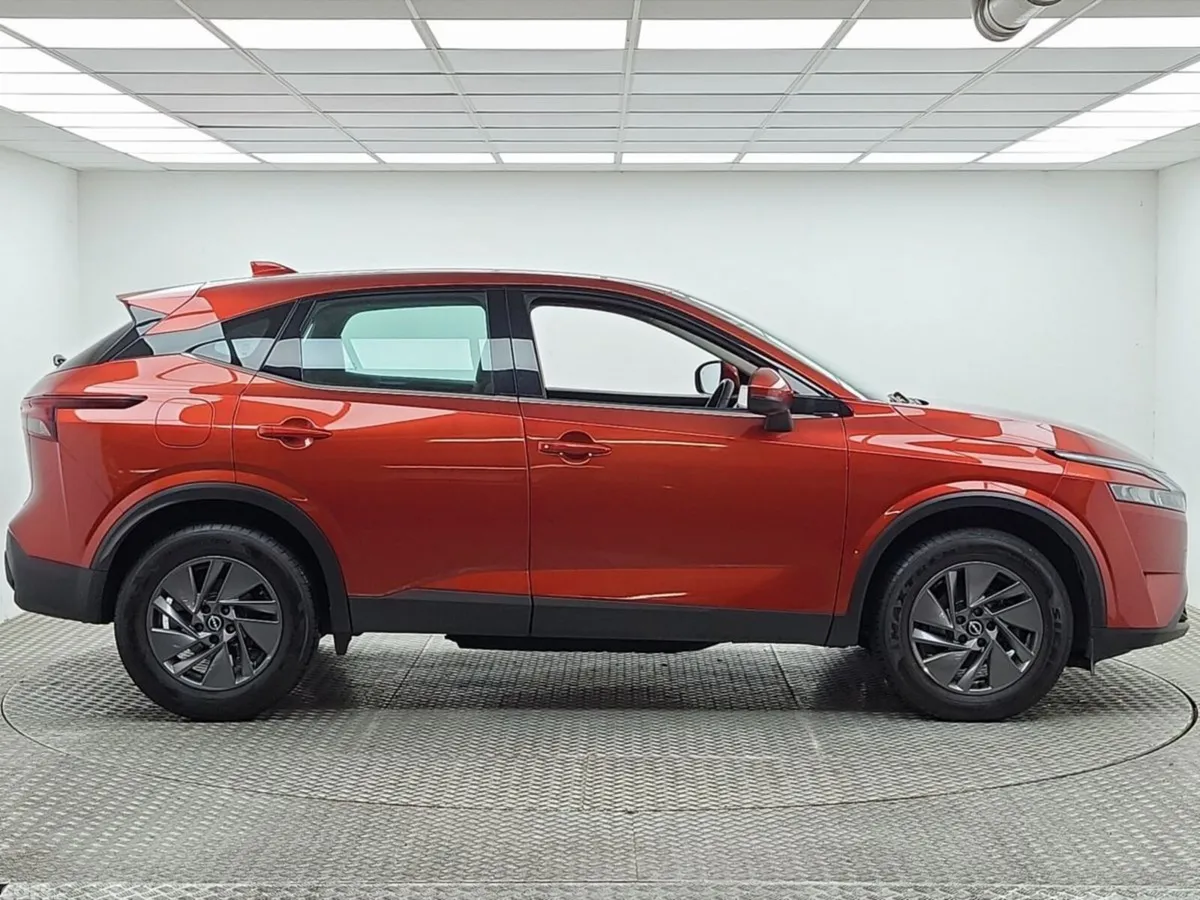 Nissan Qashqai MPV, Petrol, 2023, Red
