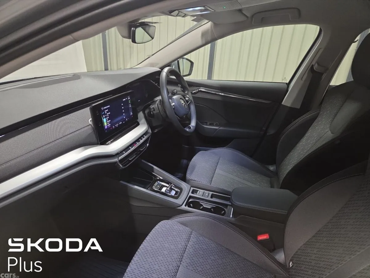 Skoda Octavia Saloon, Diesel, 2024, Grey
