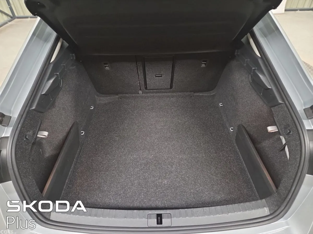 Skoda Octavia Saloon, Diesel, 2024, Grey