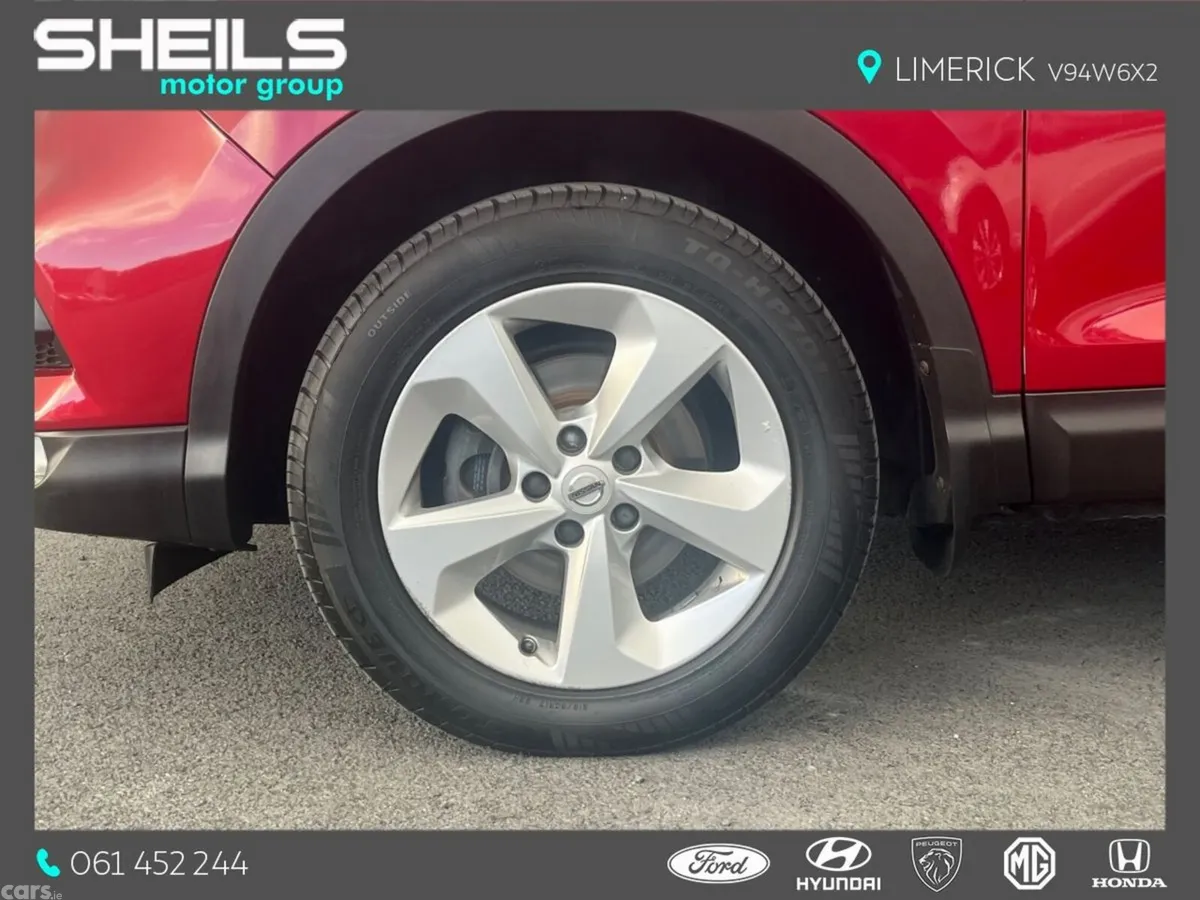 Nissan Qashqai MPV, Petrol, 2018, Red