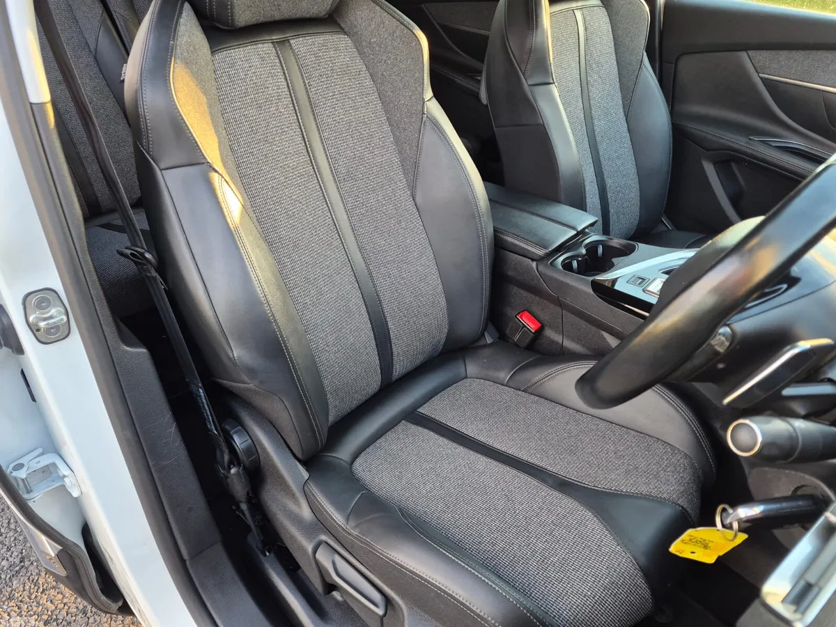 Peugeot 5008 MPV, Diesel, 2020, White