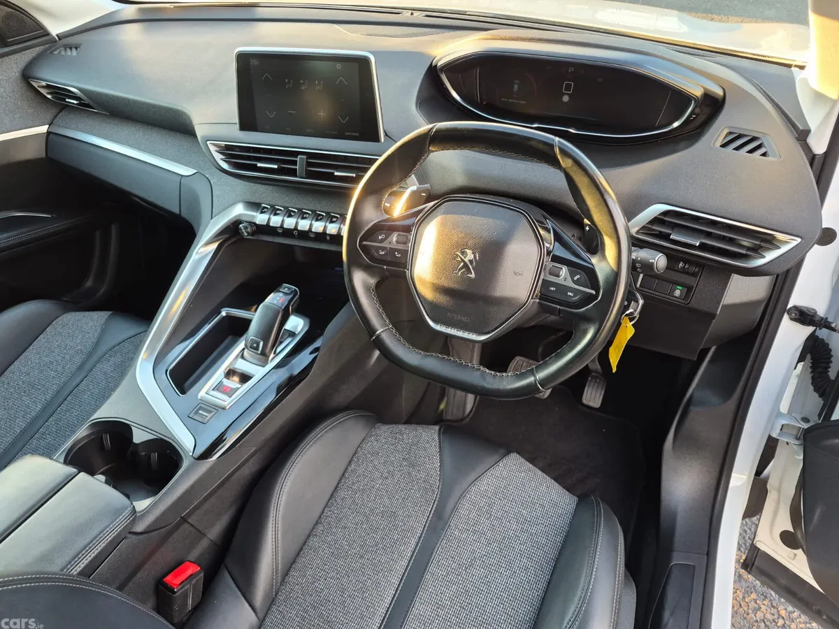 Peugeot 5008 MPV, Diesel, 2020, White