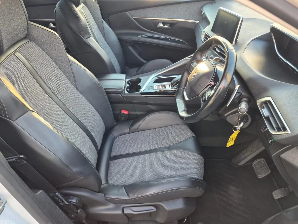 Peugeot 5008 MPV, Diesel, 2020, White