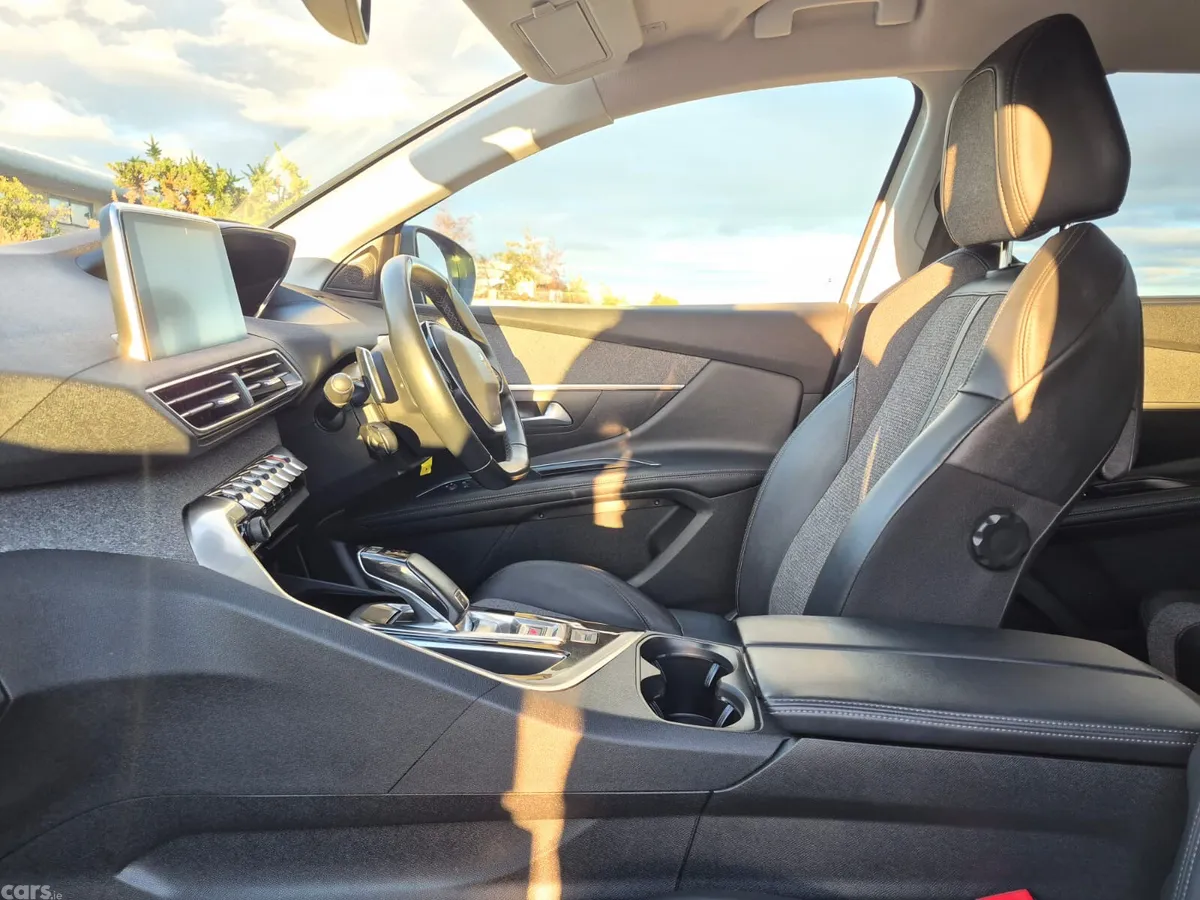 Peugeot 5008 MPV, Diesel, 2020, White