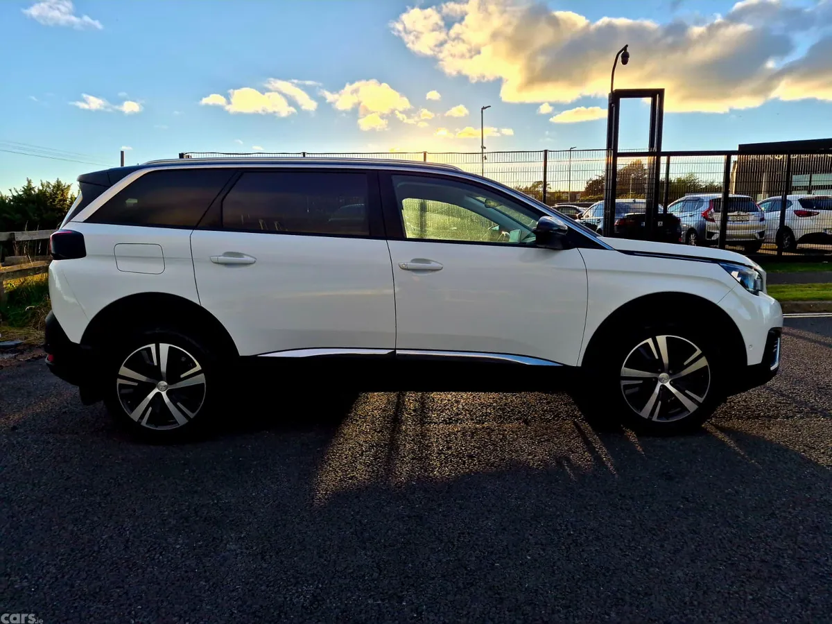 Peugeot 5008 MPV, Diesel, 2020, White