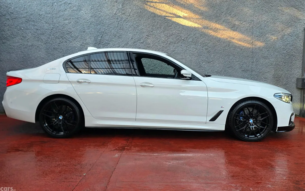 BMW 5-Series Saloon, Petrol Plug-in Hybrid, 2017, White