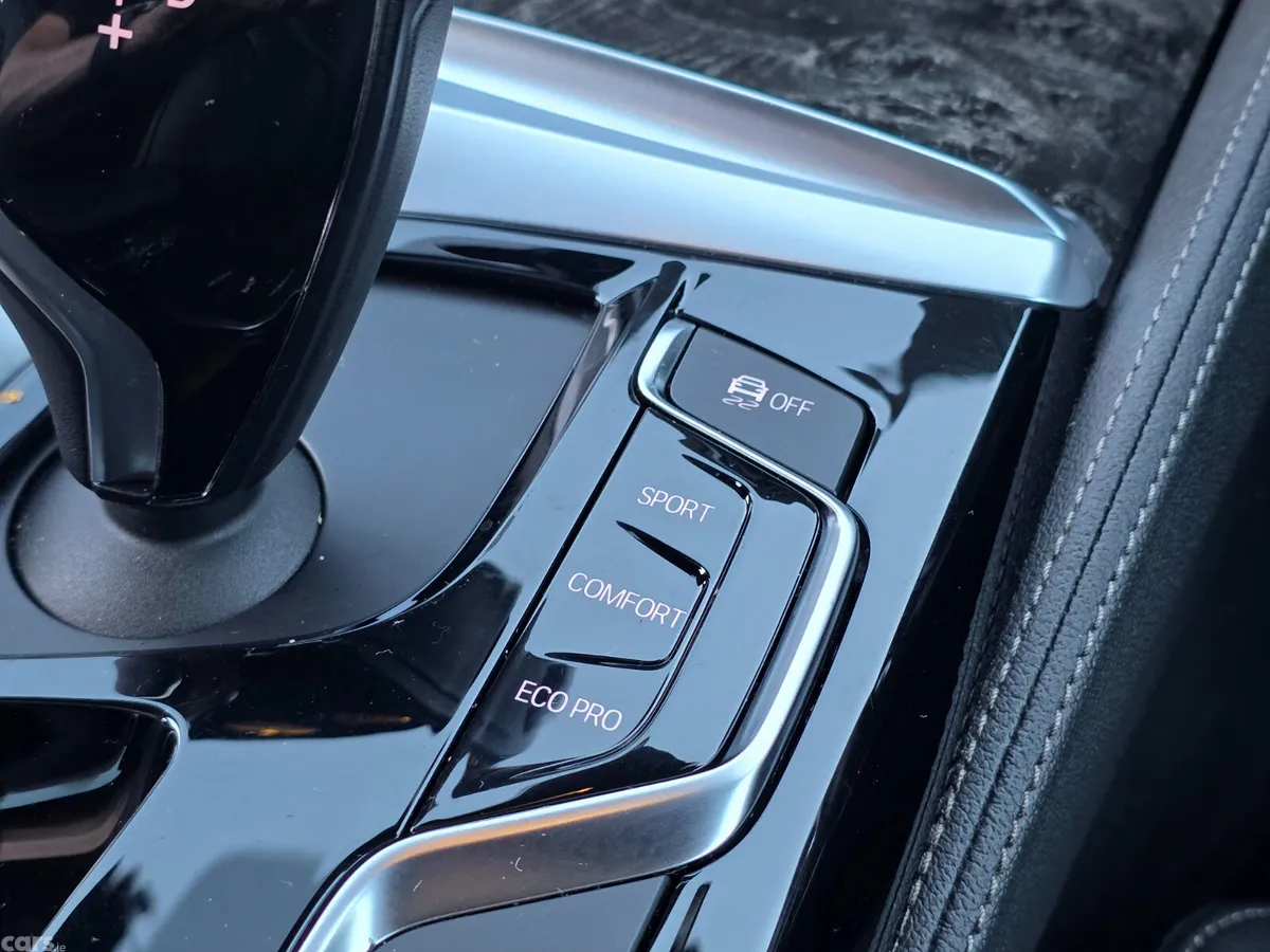 BMW 5-Series Saloon, Petrol Plug-in Hybrid, 2017, White