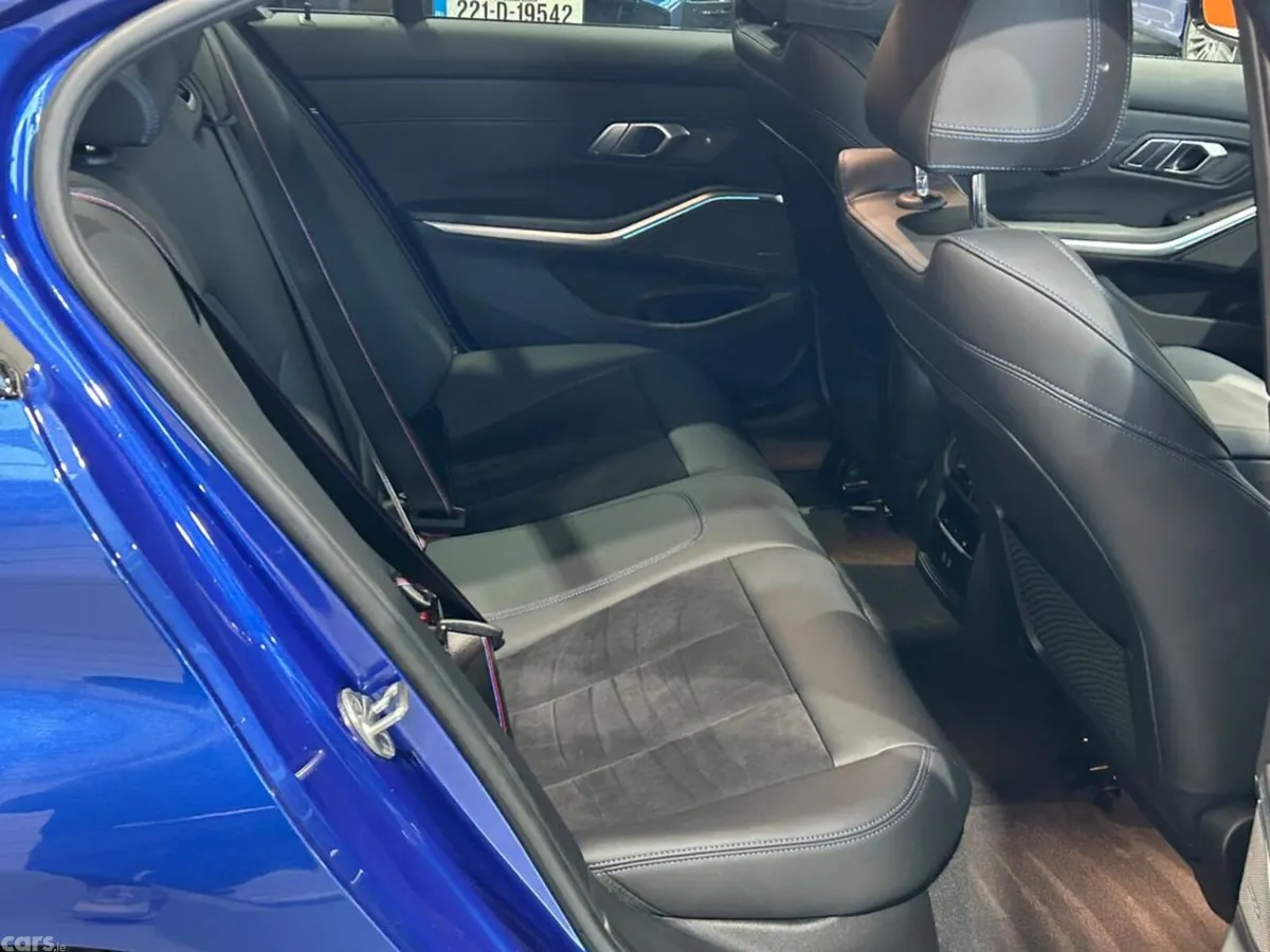 BMW 3-Series Saloon, Petrol Hybrid, 2023, Blue