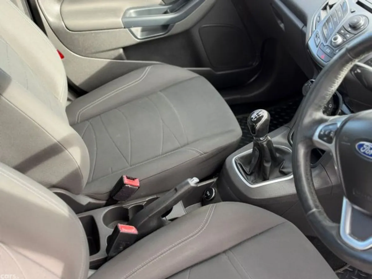 Ford Fiesta Hatchback, Petrol, 2014, Silver