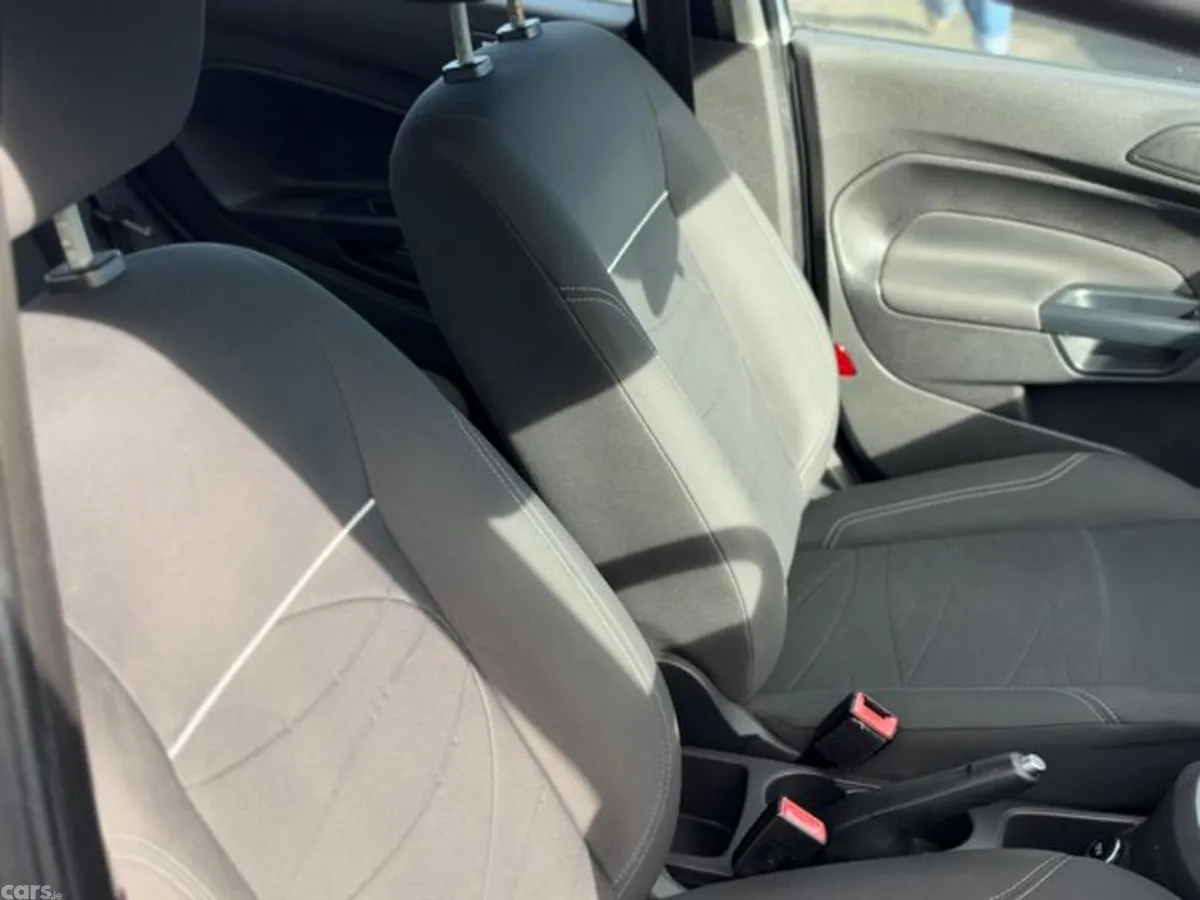 Ford Fiesta Hatchback, Petrol, 2014, Silver