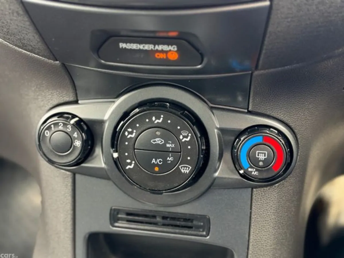 Ford Fiesta Hatchback, Petrol, 2014, Silver
