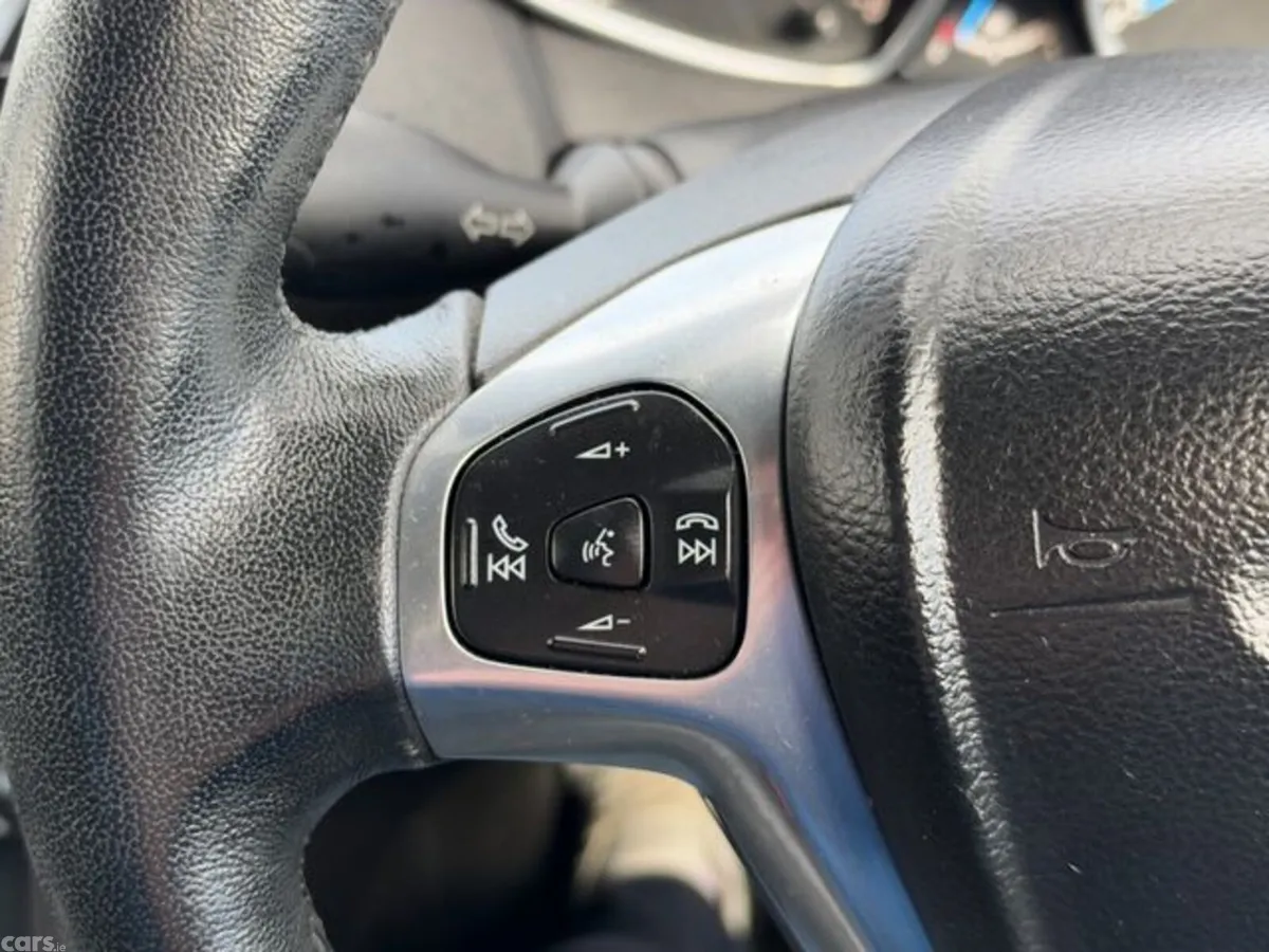 Ford Fiesta Hatchback, Petrol, 2014, Silver