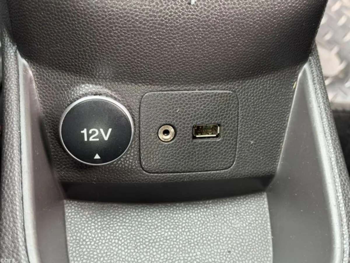 Ford Fiesta Hatchback, Petrol, 2014, Silver