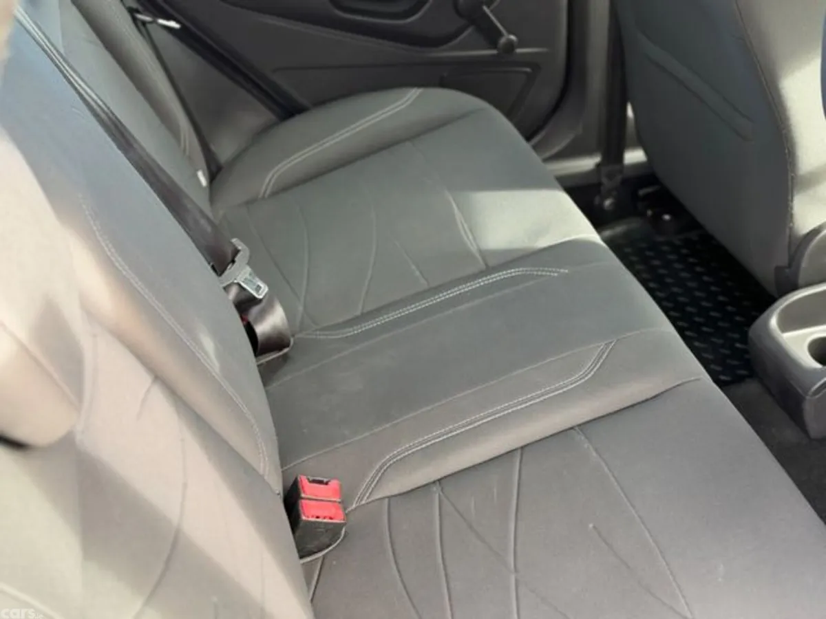 Ford Fiesta Hatchback, Petrol, 2014, Silver