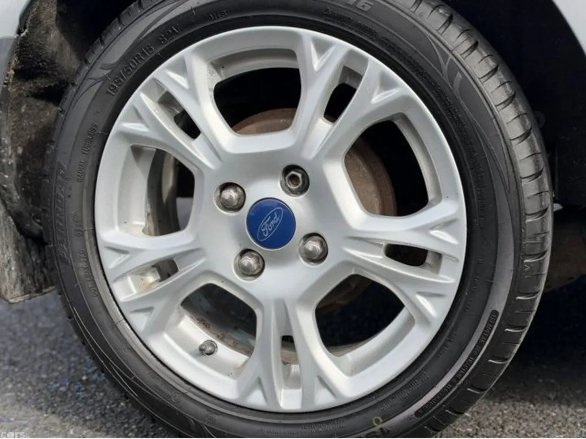 Ford Fiesta Hatchback, Petrol, 2014, Silver