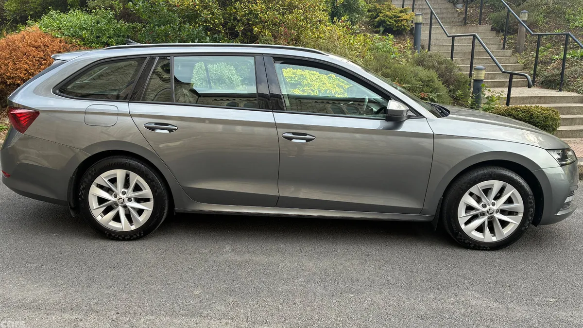 Skoda Octavia Estate, Diesel, 2023, Grey