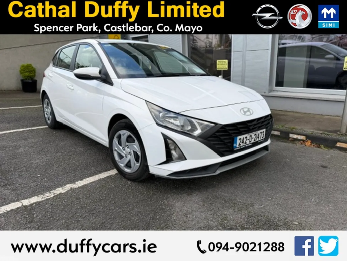 Hyundai i20 Hatchback, Petrol, 2024, White