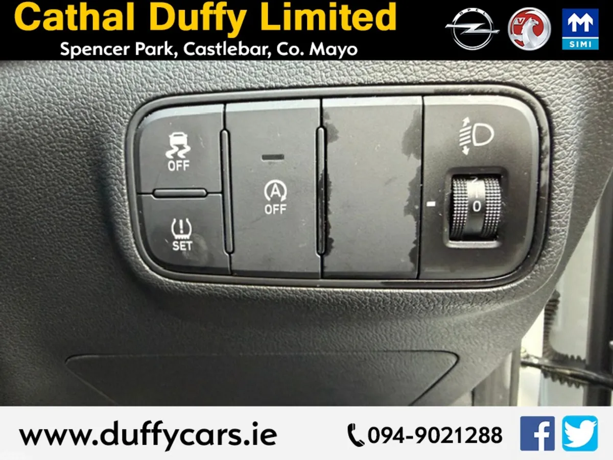 Hyundai i20 Hatchback, Petrol, 2024, White