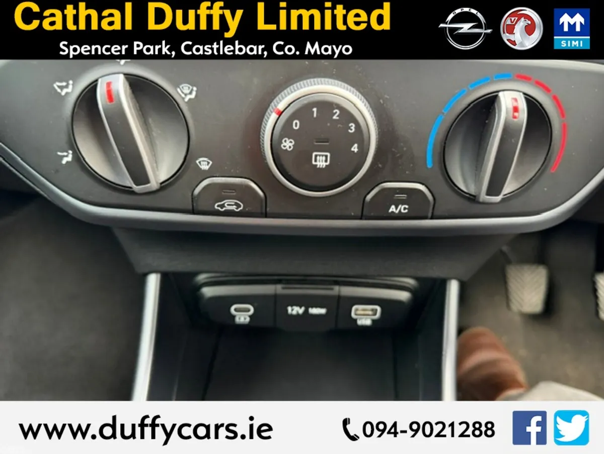 Hyundai i20 Hatchback, Petrol, 2024, White