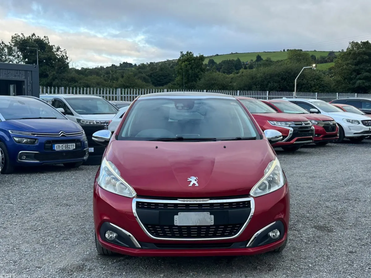 Peugeot 208 Hatchback, Petrol, 2017, Red