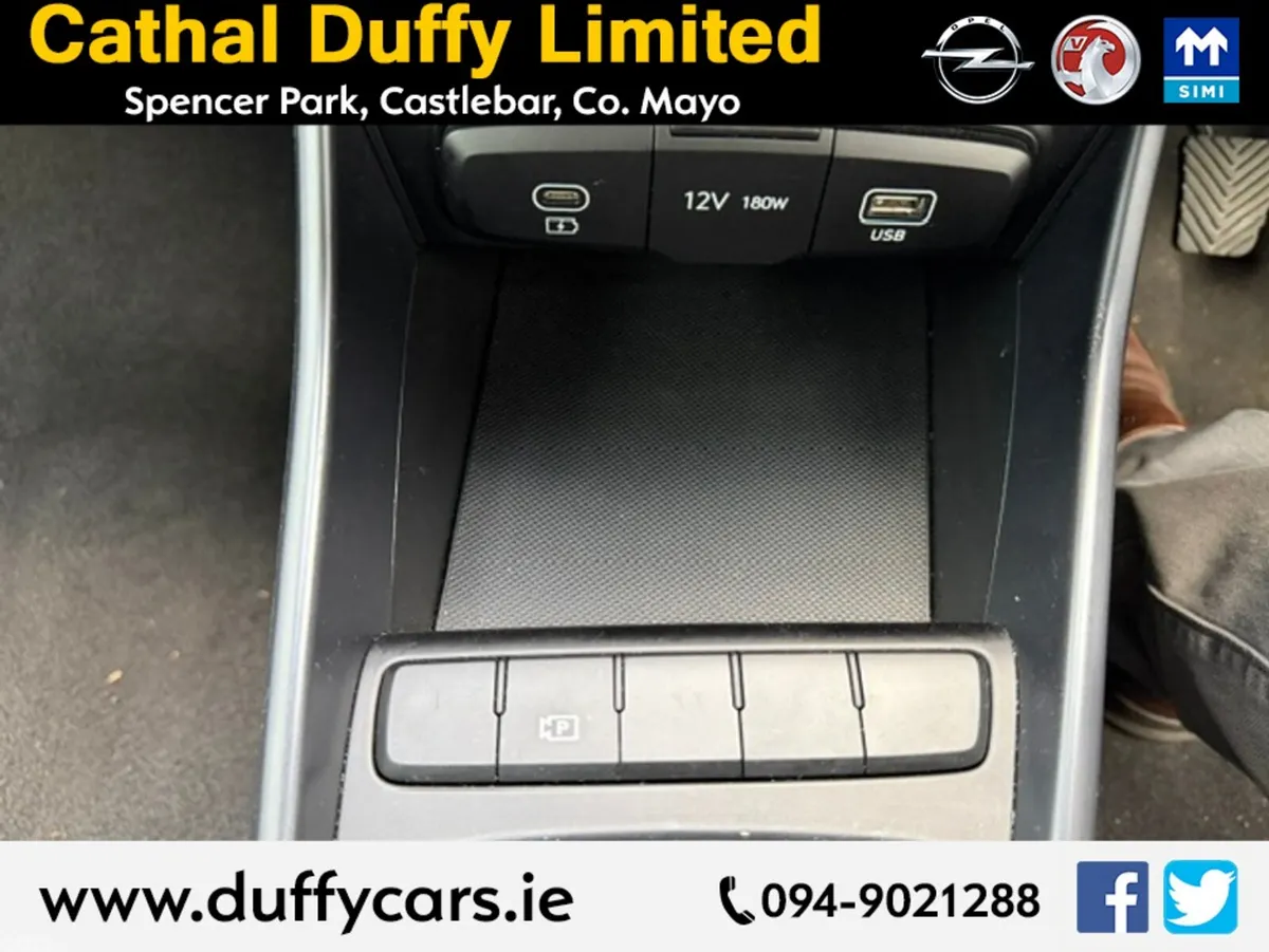 Hyundai i20 Hatchback, Petrol, 2024, White