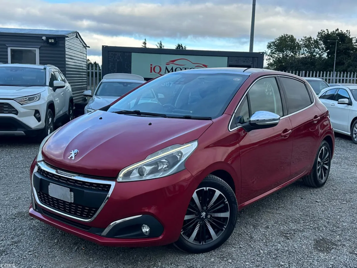 Peugeot 208 Hatchback, Petrol, 2017, Red